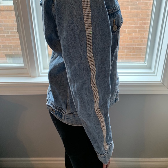 Levi’s Jean Jacket - Picture 2 of 4